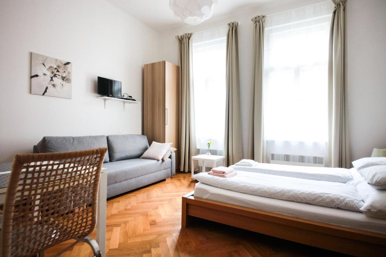 City Castle Aparthotel Praga Esterno foto