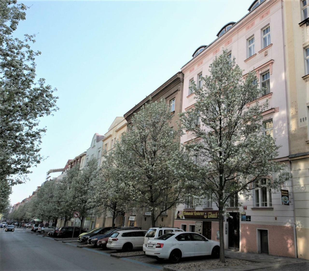 City Castle Aparthotel Praga Esterno foto