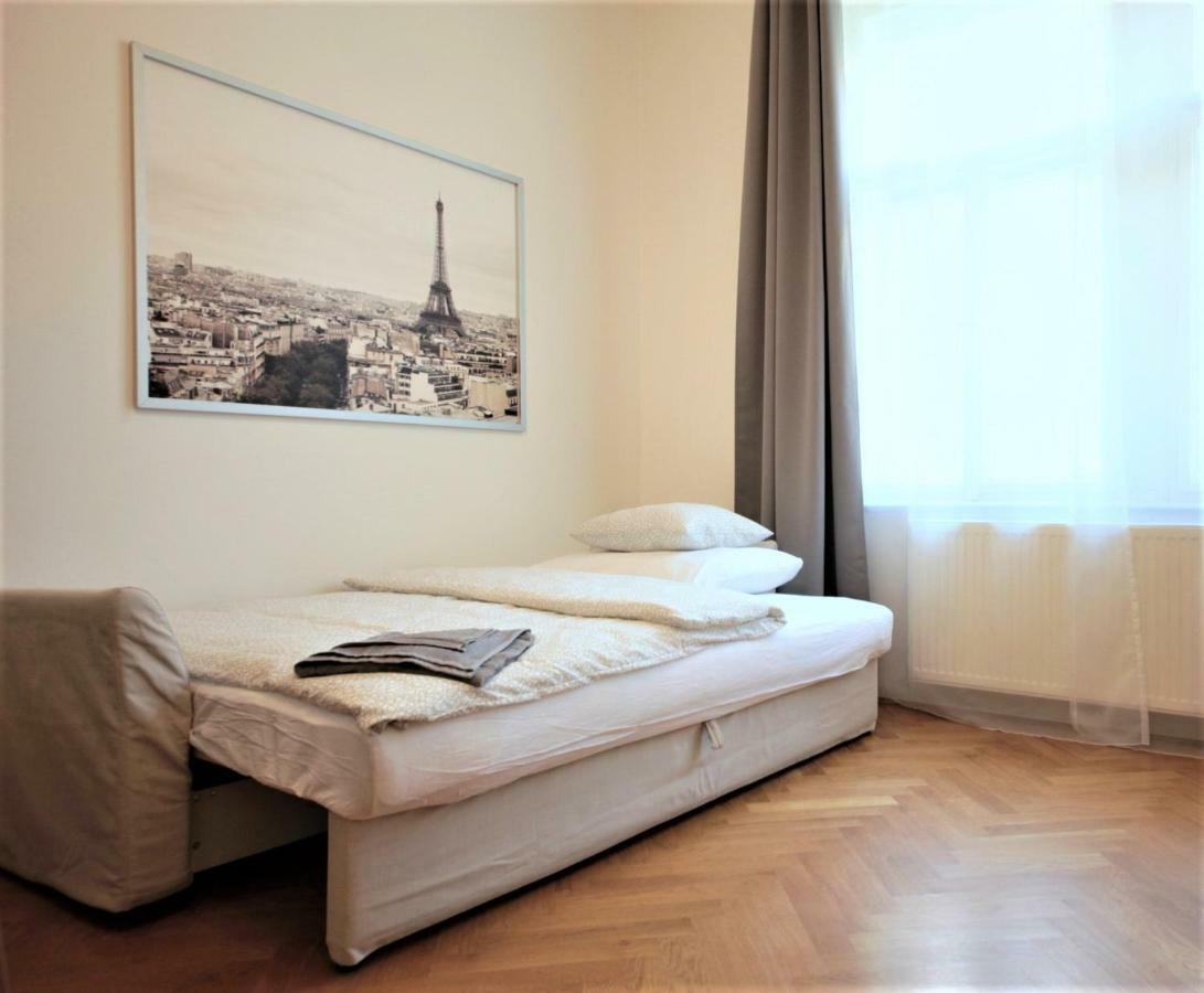 City Castle Aparthotel Praga Esterno foto